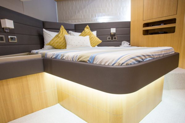 48FT LUXURY YACHT - Image 18