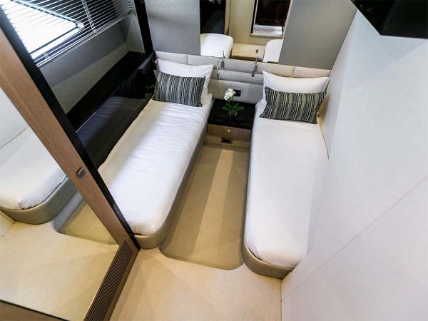 70FT LUXURY YACHT - Image 3