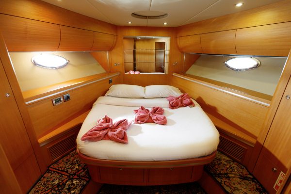 55FT LUXURY YACHT - Image 21